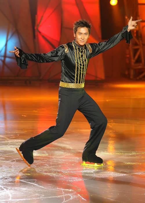 图文:明星大练冰复赛第四场--马德钟有些紧张