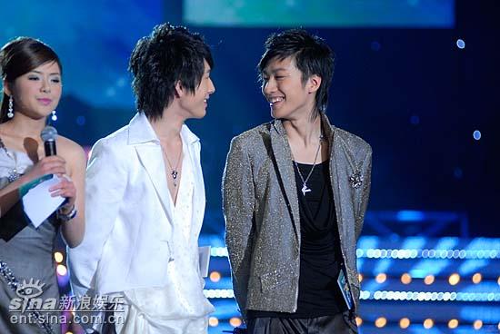 图文:好男儿8进6--乔任梁与井柏然对视微笑