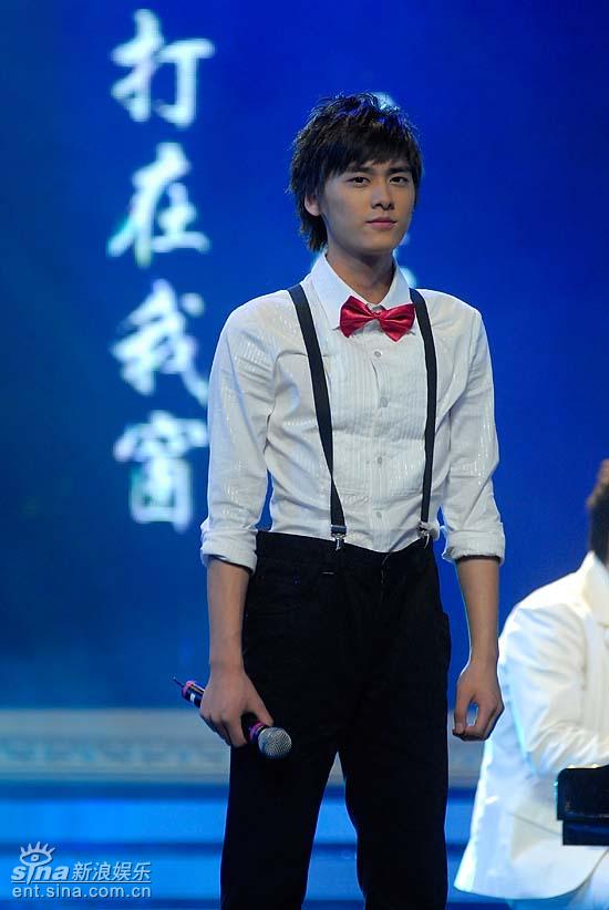 图文好男儿8进6选手李易峰面露可爱微笑