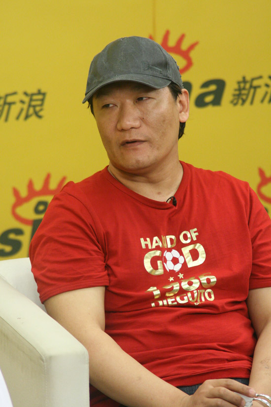 图文:谢东现身说"毒"--诚恳的目光