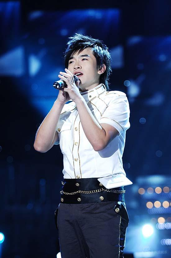 明星全接触 东方卫视07年《加油好男儿》专题 正文  新浪娱乐讯 今晚