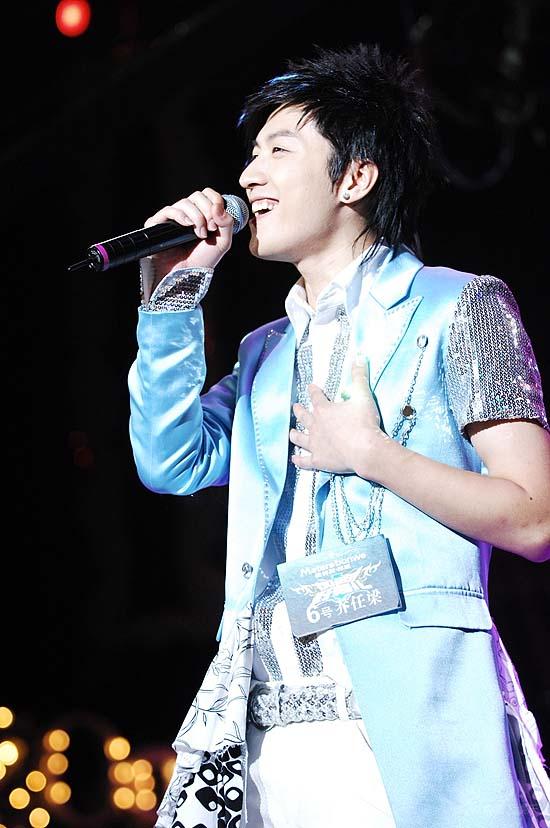 图文好男儿6进5比赛kimi开心演唱感染力强