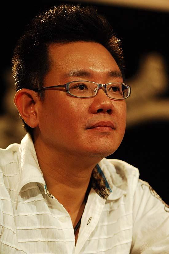 评审李偲崧全神贯注新浪娱乐讯 今晚(7月7日)19