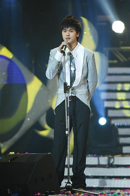 图文好男儿王者之战魏斌宣布最佳才艺奖得主