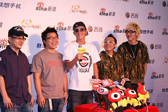 陈冠希和农夫组合开心获奖