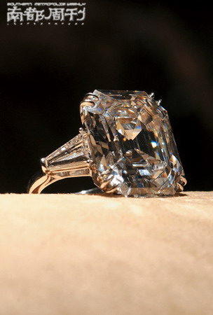 理查德送给伊丽莎白的33克拉的克虏伯钻戒