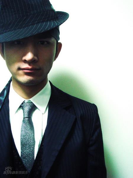 图文张晓晨演绎时尚帽子戏法绅士嘻哈