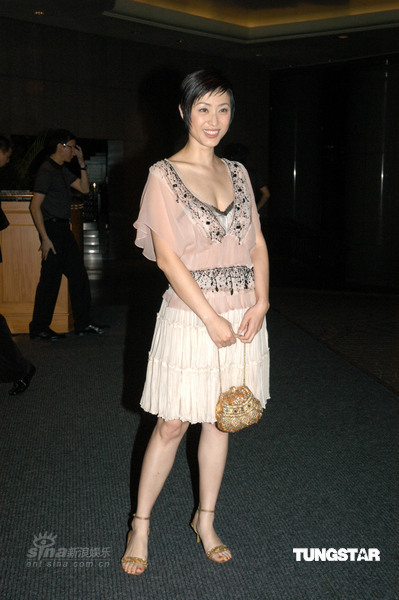 图文:王晶父亲80大寿--陈法蓉性感低胸
