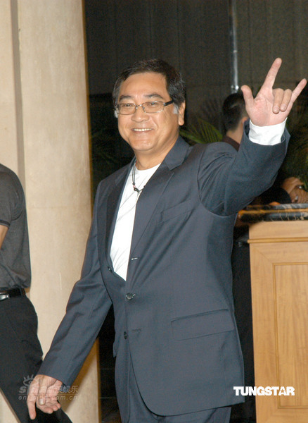 图文:王晶父亲80大寿--秦沛兴致高昂