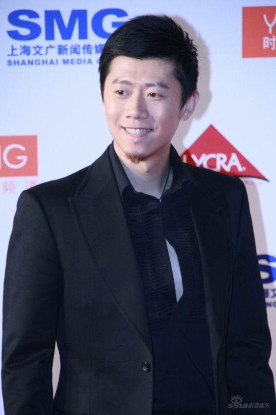 图文:莱卡07风尚大典红毯风情 夏雨个性山羊胡 - 手机新浪网