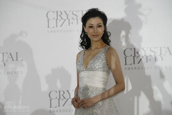 李嘉欣准新娘上海行