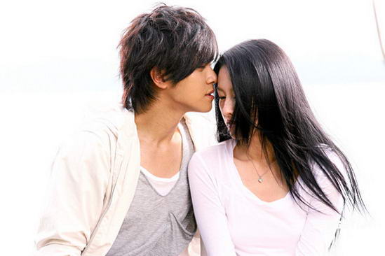 图文:罗志祥曾恺玹广告谱恋曲--小猪亲曾恺玹