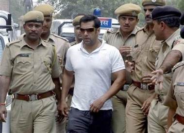 萨尔曼-汗被警察逮捕