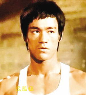 1940年出生的上世纪70年代香港功夫片明星李小龙，于1973年在片场意外去世