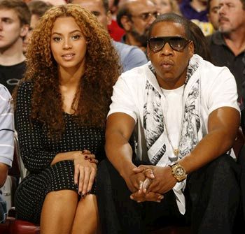 碧昂斯与老公看球