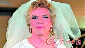 网上出现的扮成女装后的理查德·布兰森的图片