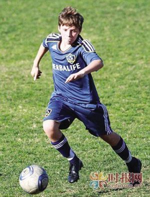 布鲁克林是洛杉矶 校园的足球明星