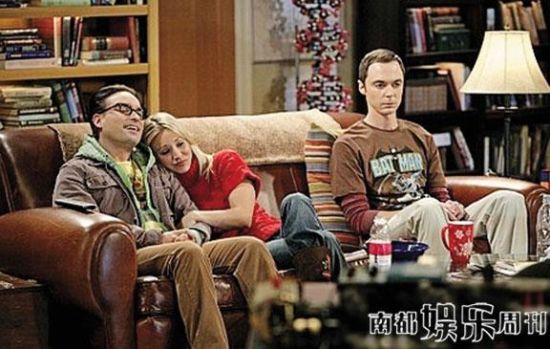 《生活大爆炸》经典场景，谢耳朵坚守固定座位。