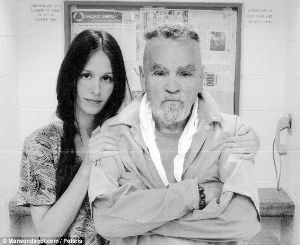 8个月前，当时25岁的阿弗顿就宣布要和曼森在狱中结婚。