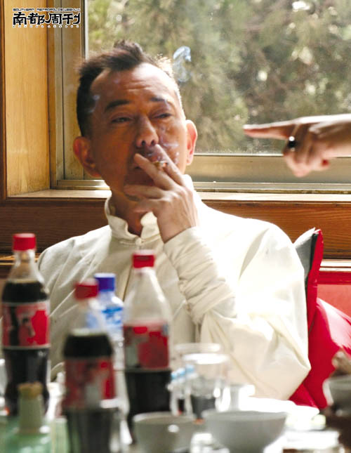 黄秋生饭后一支烟，赛过活神仙