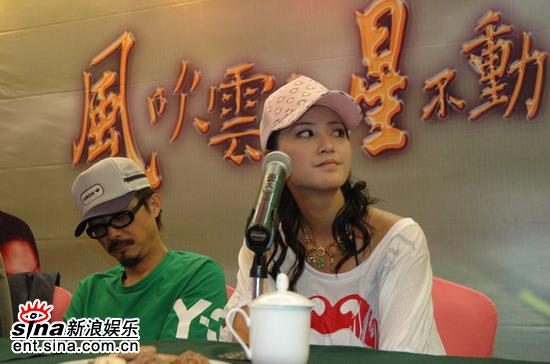 刘心刚、张歆艺(左)