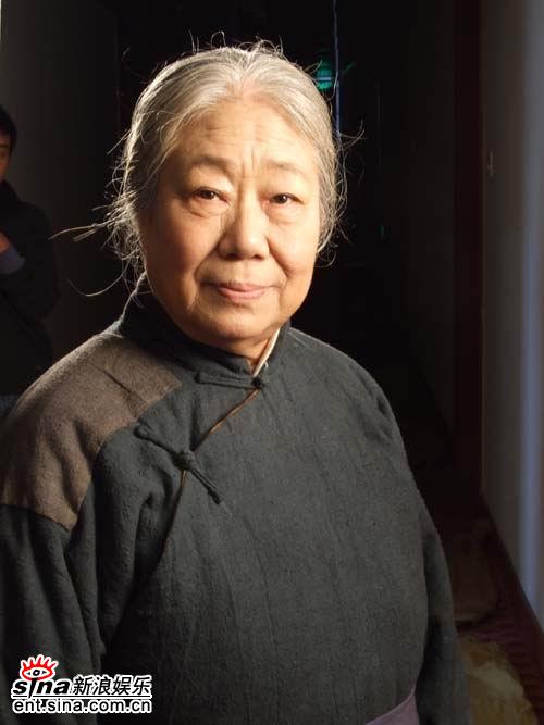 电视剧《红灯记》定装照 韩影出演李奶奶(组图