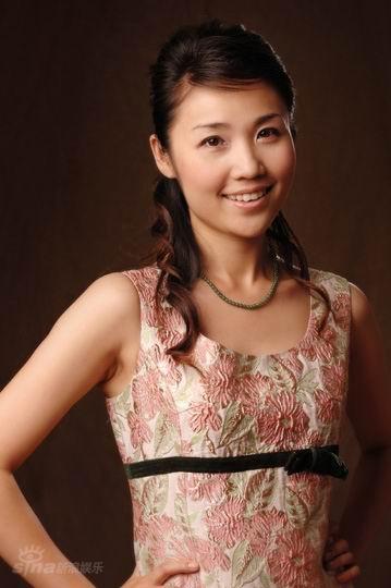 1999年获成都电视台第二届主持人大赛亚军从而走上主持人岗位.