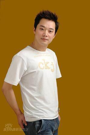 张超成都电视台新闻综合频道(15频道)《成视新闻》主持人.