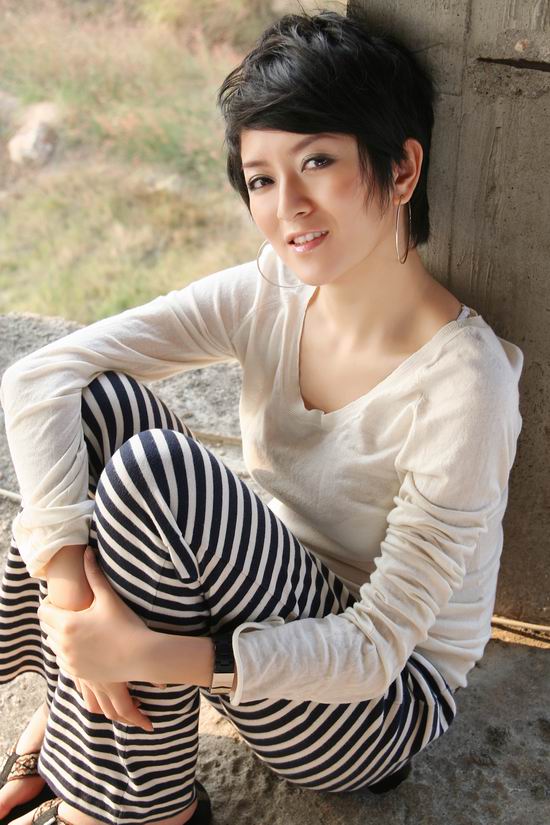 资料:《富爸爸智多星》主持人--李欣潞