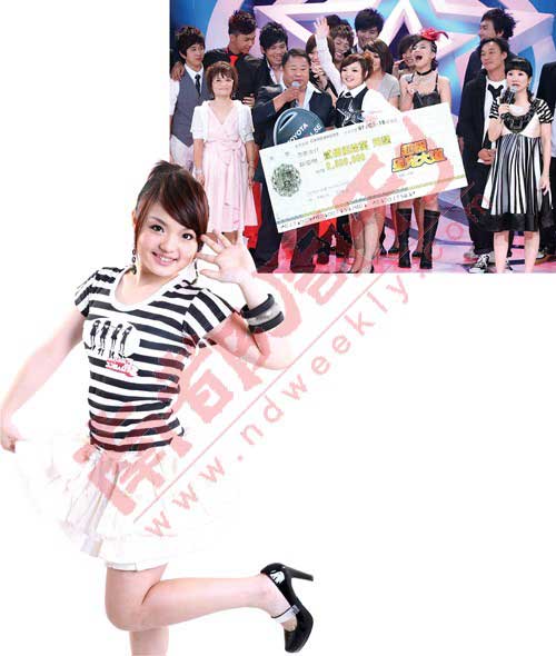 8月15日，《超级星光大道》第三季总决赛，徐佳莹夺冠，第一排左一、左二的是她妈妈、爸爸。