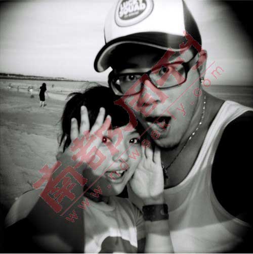 徐佳莹和男友李伯恩到澎湖游玩，两人同属创作型歌手，情投意合。