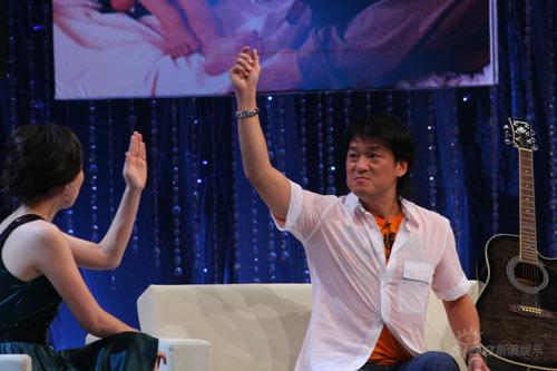 周华健很会调动现场气氛