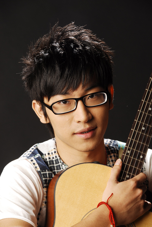 资料:《超级巨声》选手--谭杰希