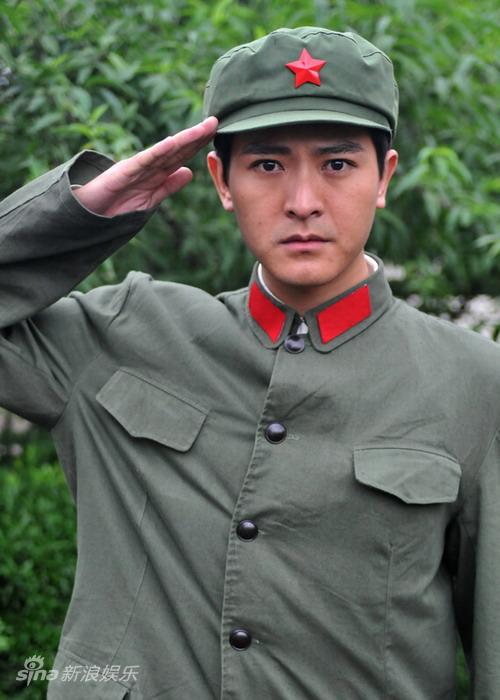 资料:《红槐花》主要角色--乐山饰演草根