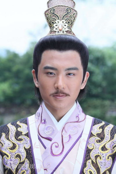 资料:《薛平贵与王宝钏》主角-郑鹏飞饰张伟