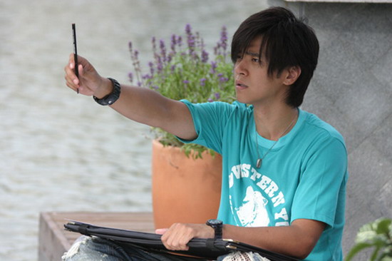 罗志祥《转角遇到爱》扮女佣服似金刚芭比(图)