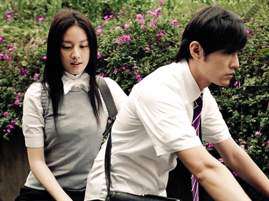 在《不能说的秘密》里暗恋周杰伦