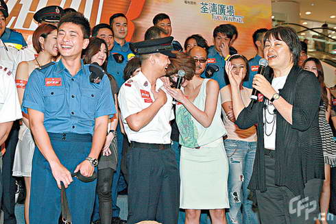 监制王心慰摆乌龙乱点鸳鸯,指剧中胡杏儿与黄宗泽是一对,令众人捧腹