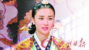 同伊和皇上在一起的情景，乍一看像不像长今和闵大人在一起？