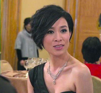 《天与地》中的佘诗曼。