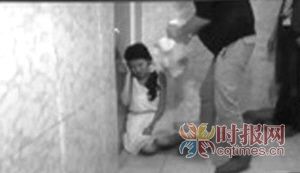 曝光刘蔚萱被虐打的视频截图