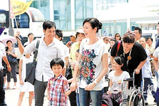 该剧通过导游行业反映社会现实