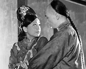 邓萃雯和陈豪在剧中有感情纠葛。