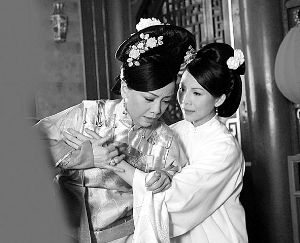 邓萃雯（左）和蔡少芬在剧中是知己。