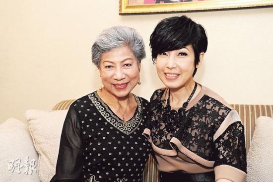 罗兰接受黎芷珊主持的《最佳女主角》访问，谈及自己演戏之路。