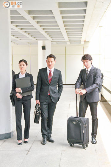 张继聪吻女等报应坦言介意老婆拍亲热戏 手机新浪网