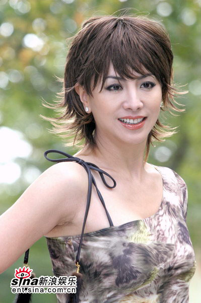 组图：田丽泪洒片场 坦言离婚带来的伤痛很大_手机新浪网
