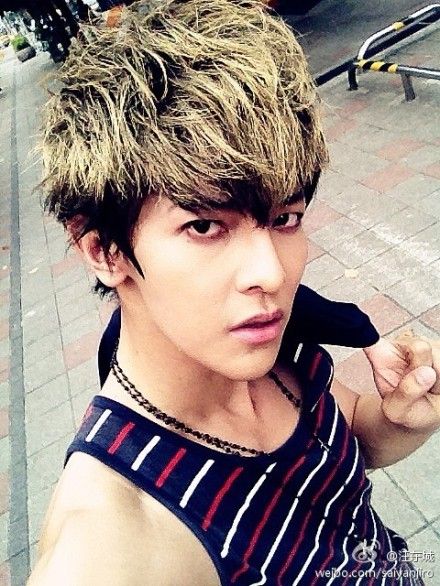 汪东城鸡窝头自称“史上最强的高中生”