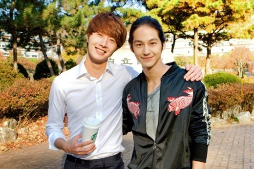 金范探班 花美男拉面店 为好兄弟丁一宇加油 手机新浪网