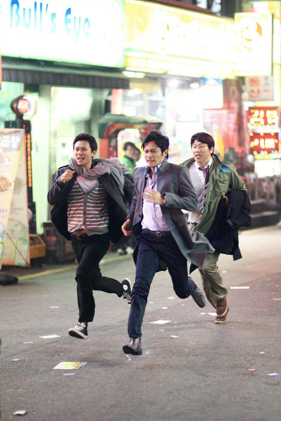 《绅士的品格》三主演马路上狂奔